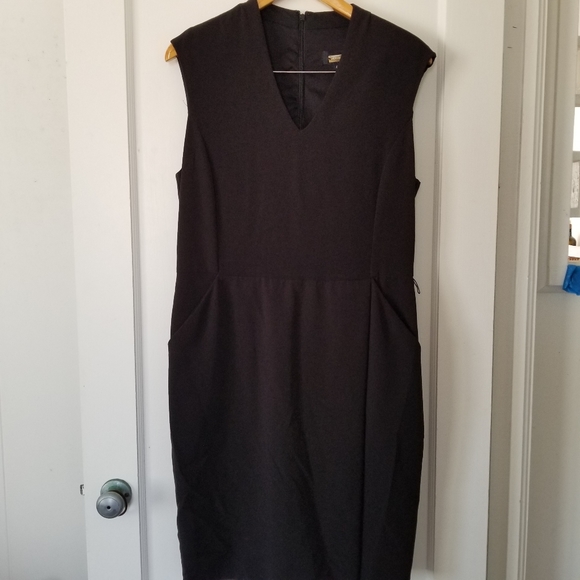 Alexia Admor Black Fitted V-neck Dress - Picture 2 of 12